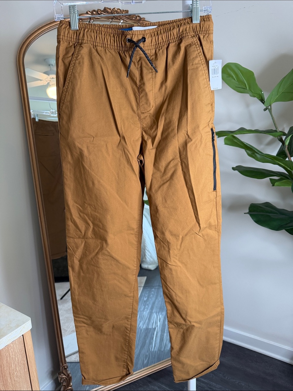 Old Navy Men's Cargo Drawstring Pants in Caramel